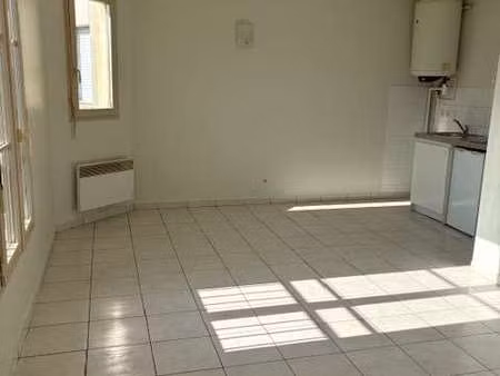 location appartement t1 à chantonnay (85110) : à louer t1 / 30m² chantonnay