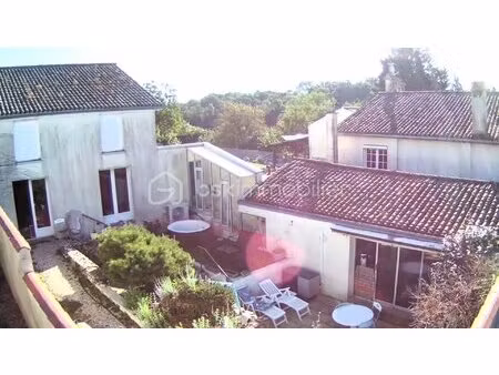 maison de village de 180 m² à fenioux