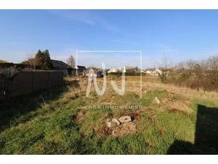 vente terrain à beaufort-en-vallee (49250) : à vendre / 814m² beaufort-en-vallee