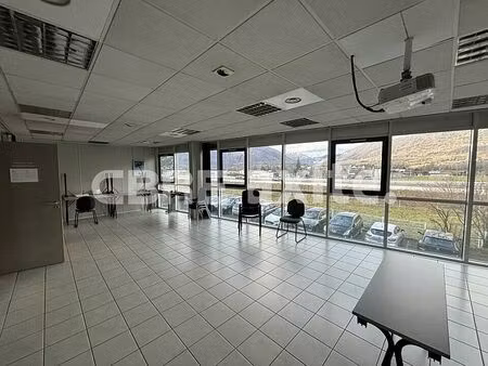 location bureau marnaz 344 m²