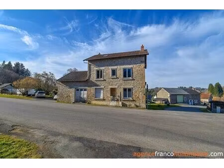 l'espace de vie créé dans l'ancienne grange