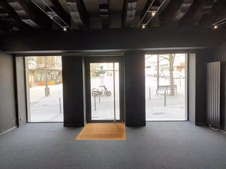 location local commercial 130m2 rodez 12000 - 930 € - surface privée
