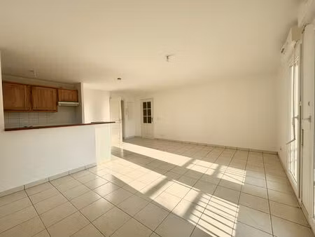 appartement t3 avec balcon  box et parking à verneuil-en-halatte