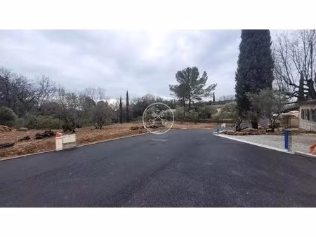 terrain de 726 m2 à bâtir à lorgues – à 500m du centre-ville !