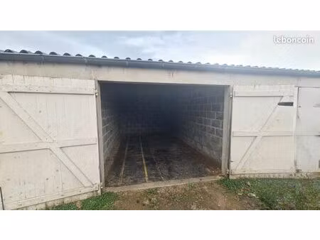 garage fermé situé au 83 rue du docteur schweitzer à gueugnon