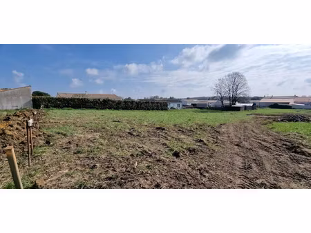 vente terrain 686 m² à le gua (17600)  88 080 €