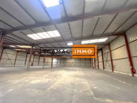 local d'activités de 3000m²