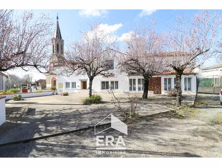 maison avec commerce et hangar teillet