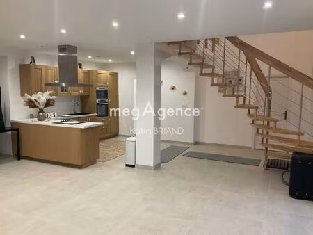 loge renovée avec 4 chambres  terrain 1247m²