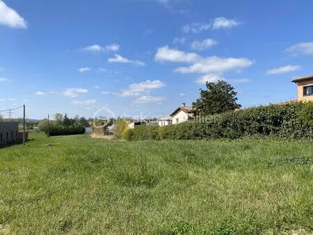 terrain de 1 597 m² à garidech