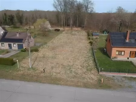 terrain à bâtir de 1720 m² et 21 50 m de façade