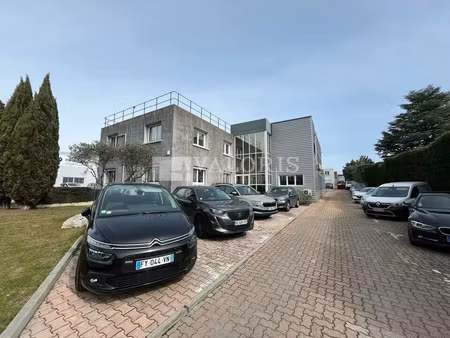 location bureau 985 m² à aix-en-provence (13290)