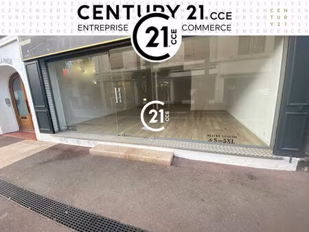location commerce 47 m² à antibes (06160)