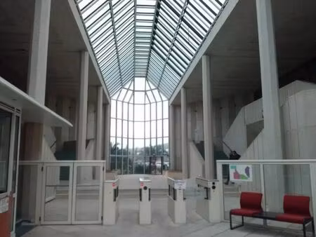 location bureau 88 m² à cannes (06150)