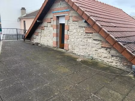 drancy local à usage de bureau de27m²+terrasse de 34m² et 200m² de terrain