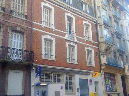 murs commerciaux occupés par la poste. rentabilité 9 13%.