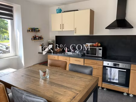 grande maison (immeuble) de deux appartements sur trois niveaux de 270m2 environ sur 6.21a