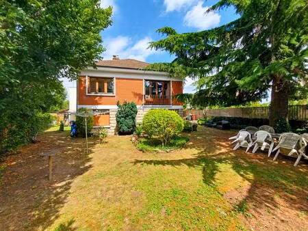 grande maison familiale avec jardin arboré - idéale pour une grande famille  une professio