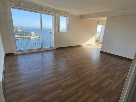 a louer magnifique appartement 5 pieces 103 m2 vue chateau/rade - secteur tour tanguy