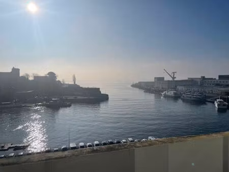 a lour magnifique appartement 5 pieces 103 m2 vue chateau/rade - secteur tour tanguy