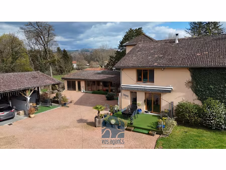 propriété 6 pièces avec piscine  box à chevaux  garage  hang