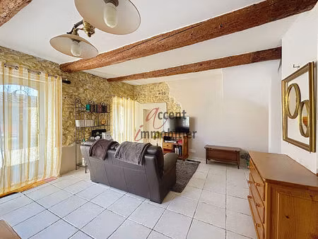 maison de village en pierre avec une place de parking privative gordes