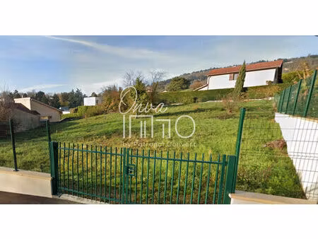 terrain de 815m²