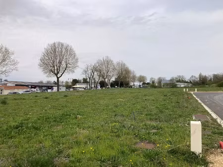 vente terrain 617 m² à mirambeau (17150)  27 765 €