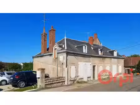vente immeuble 9 pièces 268.5 m² à ainay-le-château (03360)  174 000 €
