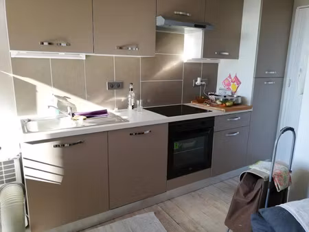 location meublée appartement 2 pièces 30 m² à fleury (11560)  730 €