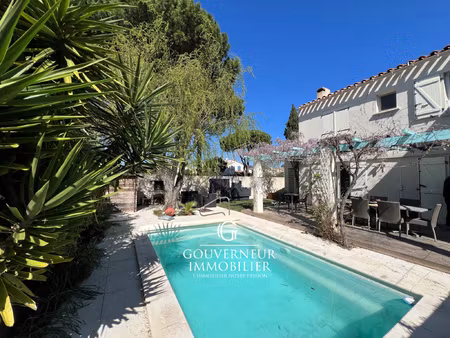 villa rénovée avec piscine et véranda