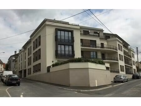 location stationnement  10 m² t- à dammartin-en-goële  65 €