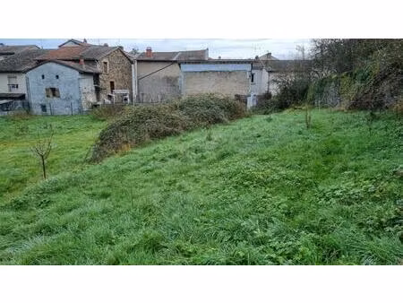 beauzac 43590 centre du village parcelle de terrain constructible non viabilisées de 850m²