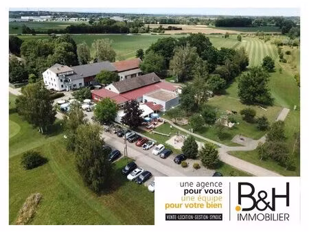 * terrain de golf privé * avec ses infrastructures complètes