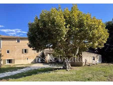 provence  luberon  magnifique maison de hameau avec dépendances sur un grand terrain.