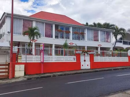 immeuble de rapport - maison d'habitation et 4 locaux commerciaux