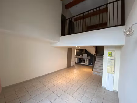 location appartement 3 pièces 90 m² à courthézon (84350)  835 €