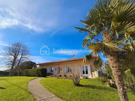 maison traditionnelle de 140 m² à savarthes