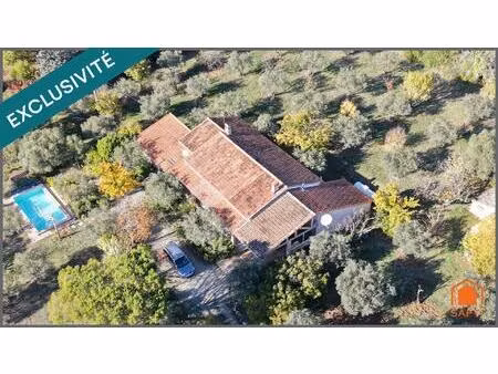 villa de 144m² sur un terrain de 9510 m² avec piscine