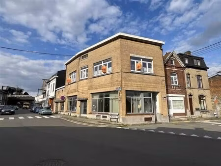 maison de commerce + appartement idealement situee