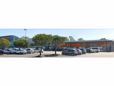 boutique à louer 141 m²