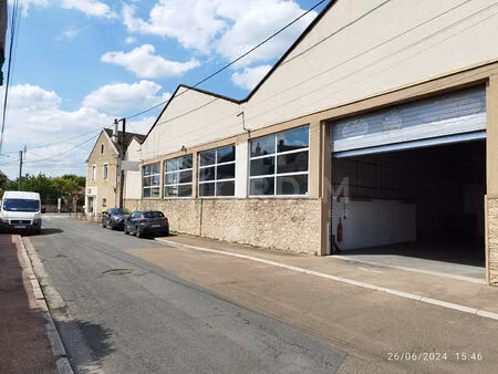 location commerce 800 m² à auxerre (89000)