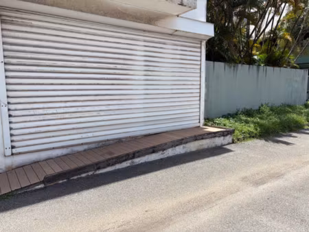 local professionnel à louer cayenne 10 pièce(s) 147m2 3 800€/mois ht/hc