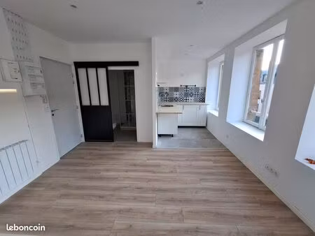 à louer : studio rénové  lumineux et moderne de 24 m²