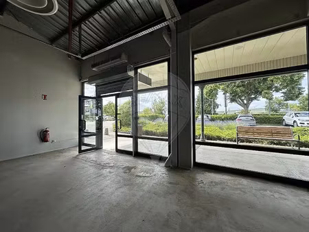 location locaux professionnels 166 m² à pont-sainte-marie (10150)  1 522 €