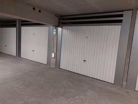 vente garage et parking à dinan (22100) : à vendre / 15m² dinan