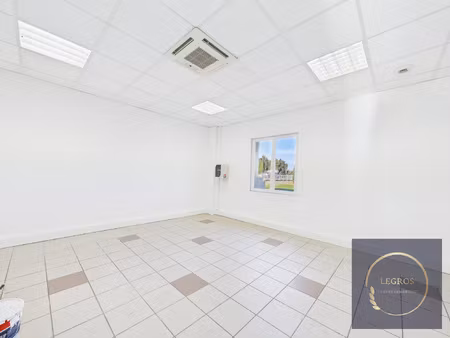 location de bureau ou local professionnel d'environ 23 m2 en