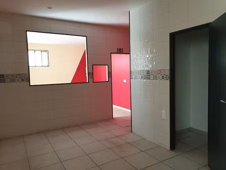 location locaux professionnels 38 m² à la rochelle (17000)  920 €