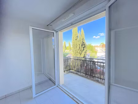 location appartement 2 pièces 34.8 m² à saint-quentin-de-baron (33750)  590 €