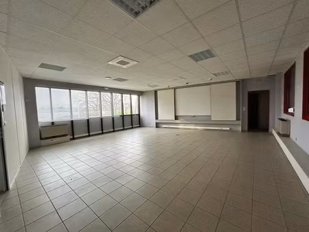 location locaux professionnels 367 m² à saint-vallier (71230)  2 300 €